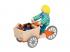 Goki babaház kiegészítő: fából készült kiskocsi gyerekkel és kutyával