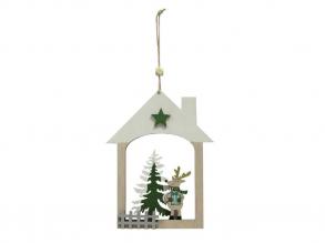Karácsonyi dekoráció fehér tetejű házikóban rénszarvas és fenyőfa