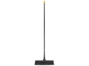 Fiskars Solid univerzális kültéri seprű (L)