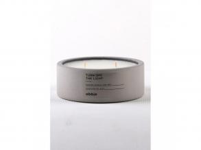 Elegáns szürke betongyertya, kakaó/krémesszencia, 12 cm átmérő x 4,5 cm magasság | Környezetbarát paraffin/szója keverék