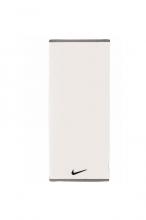 Nike Fundamental Nike EQ fehér/fekete színű törölköző
