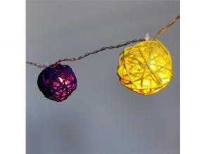 Gömb alakú fonott/rattan/4m/több színű/20db LED-es/3xAA elemes fénydekoráció