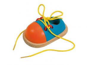 Színes fa játék cipőcske fűzővel - Woodyland