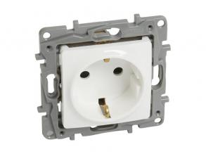 Legrand 764529 Niloé fehér 2P+F csatlakozaljzat gyerekvédelemmel